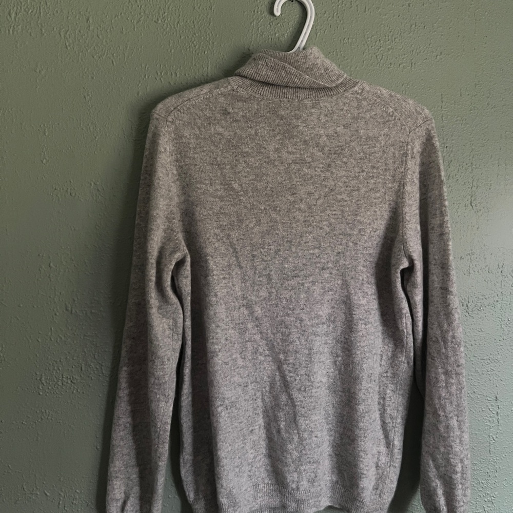 Women’s Gray Sweater